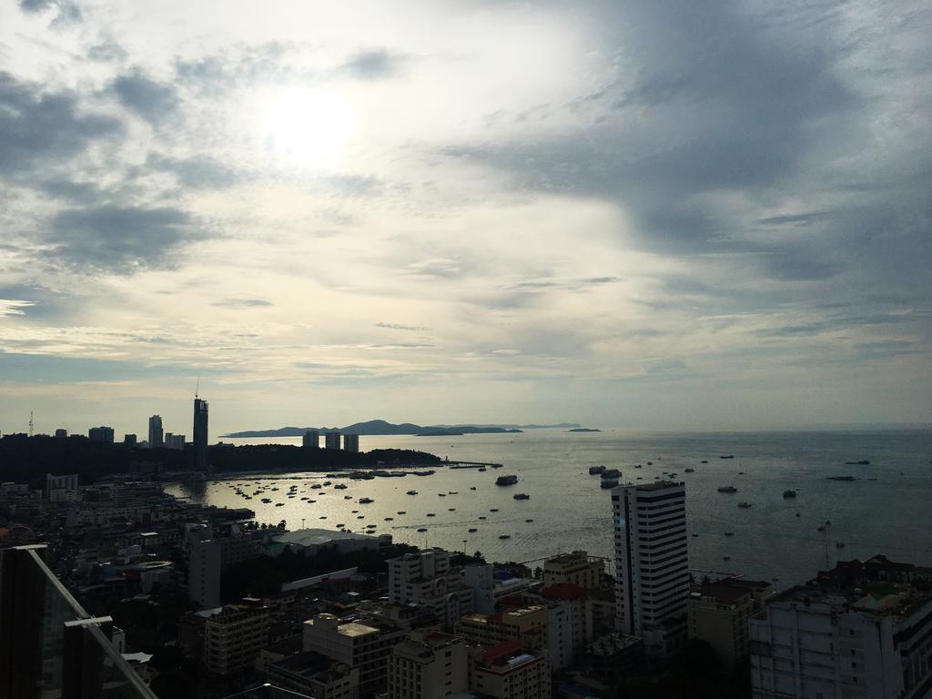 Llx Apartments At The Base Condo Pattaya Eksteriør billede